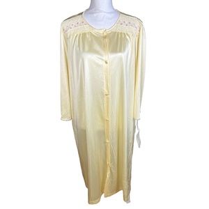 NWT Vintage Satin Robe‎